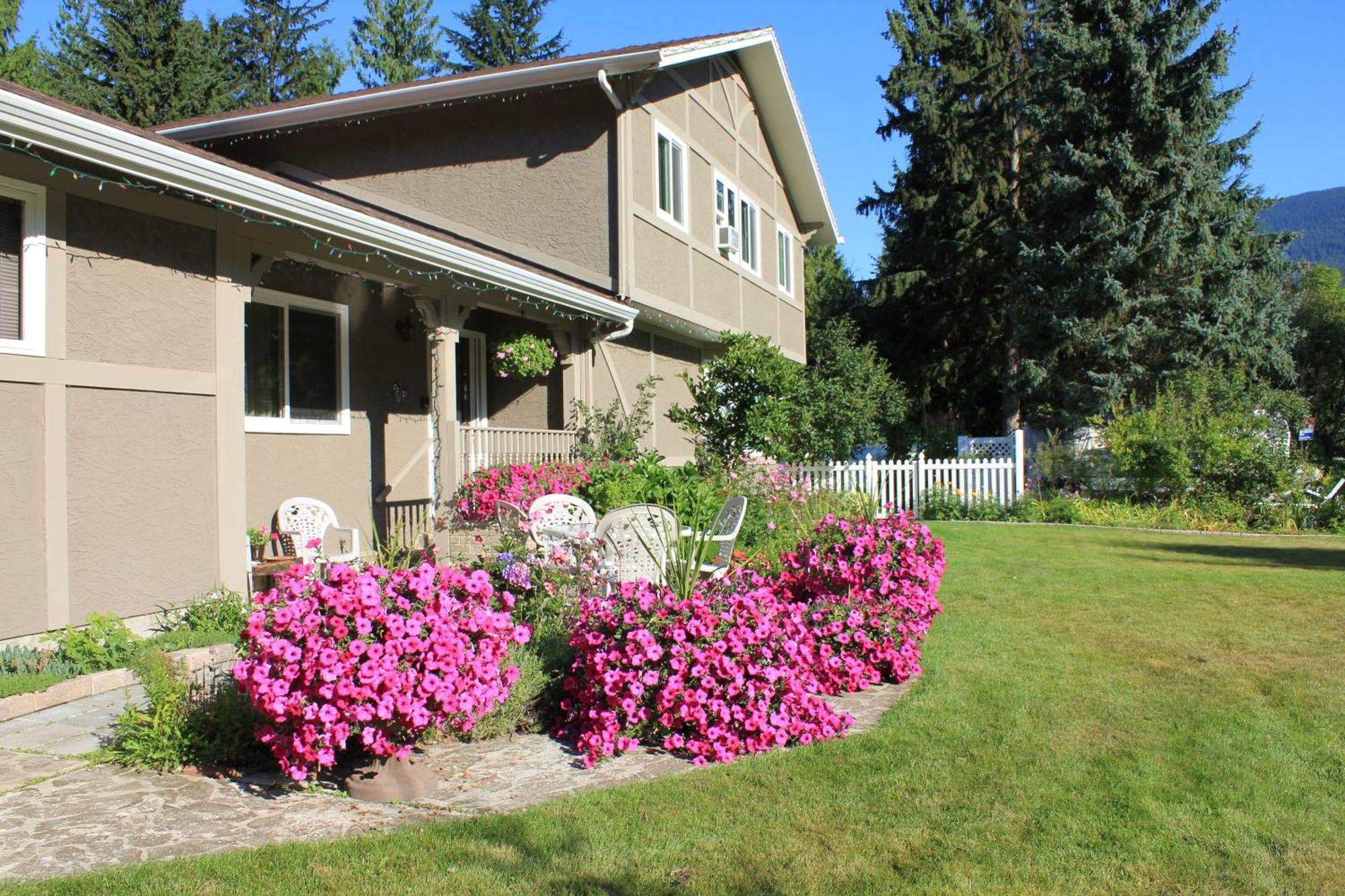 Alpenrose Revelstoke Bed&Breakfast Eksteriør billede