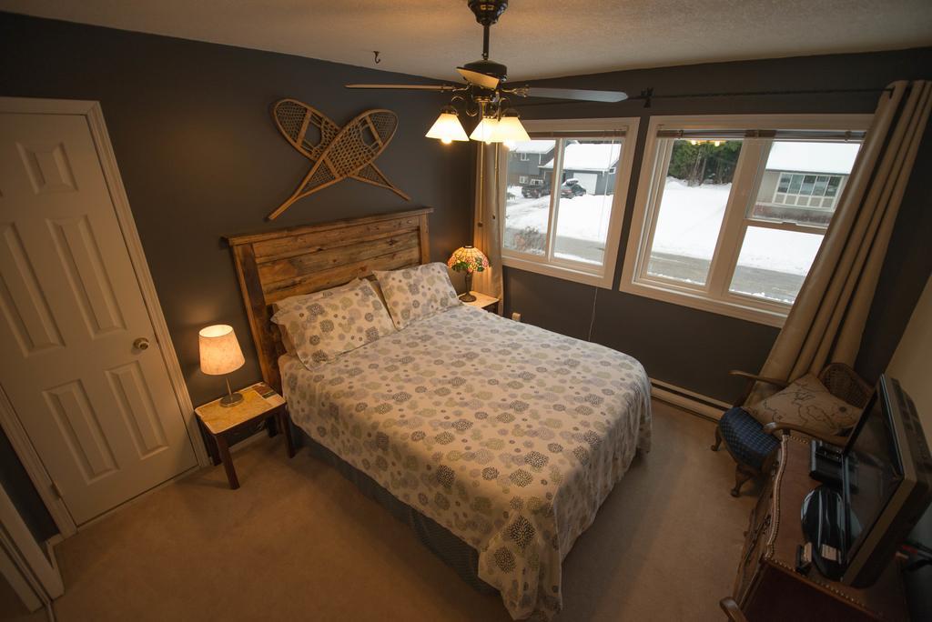Alpenrose Revelstoke Bed&Breakfast Værelse billede